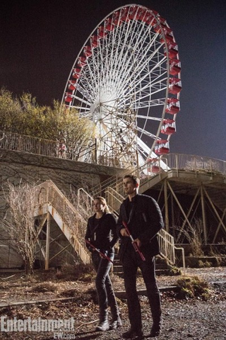 Illustration for article titled New images from Divergent show off the future ruins of Chicago
